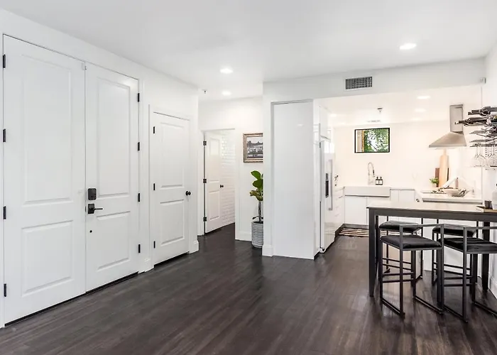 Live Above Shops And Restaurants In Oldtown Holiday home Scottsdale