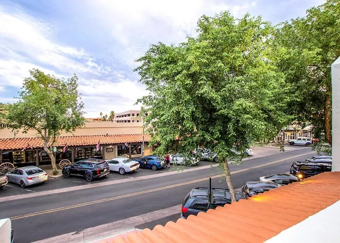 Live Above Shops And Restaurants In Oldtown *